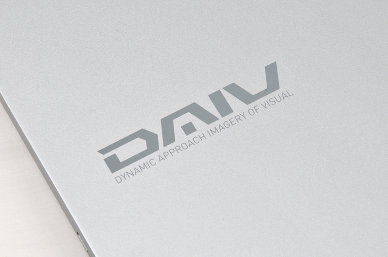 天板に入っているDAIVロゴ。このロゴを見てメーカーが分かったらかなりの通である