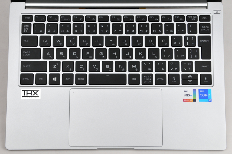 キーボードは一部のキーを除けばほぼフルサイズとなっている