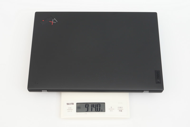試用機の実測の重量は914gと公称よりわずかに重かったが、それでも申し分ない軽さだ