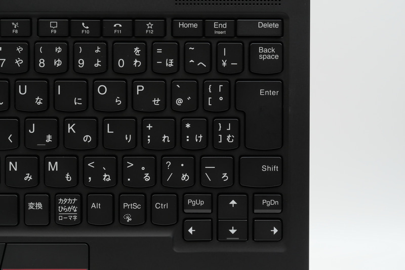 本体の横幅が狭いこともあって、Enterキー付近の一部キーではピッチが狭くなっている