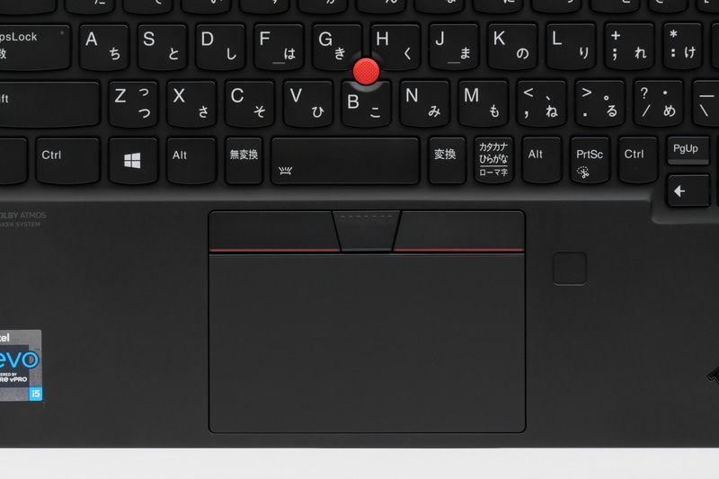 ポインティングデバイスは、ThinkPadクリックパッドと、スティック式のTrackPointを同時搭載。3ボタンの物理クリックボタンも用意され、操作性に優れる
