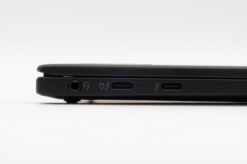 拡張ポートは、左側面にオーディオジャックとThunderbolt 4×2を用意