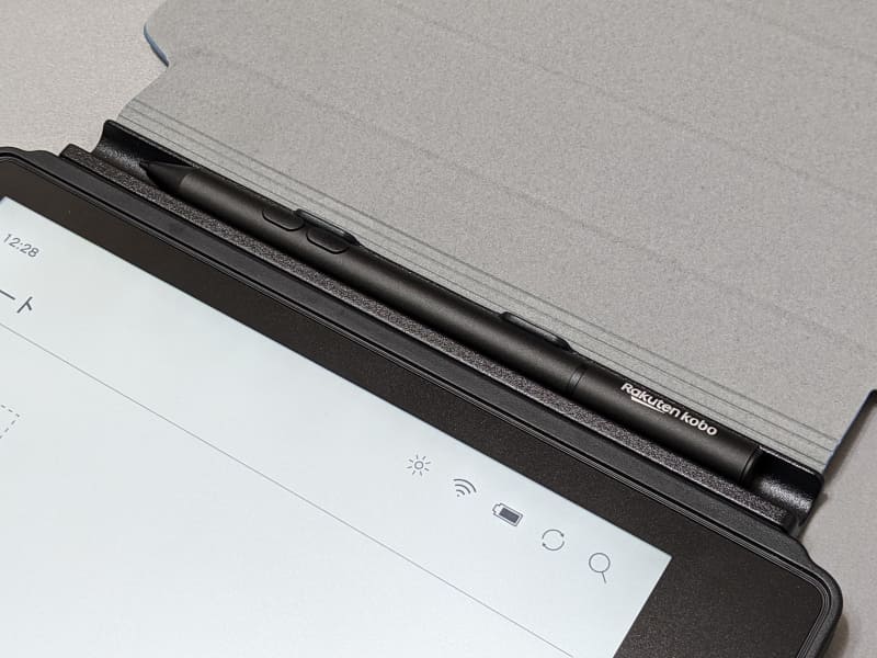 スタイラスペンはヒンジ部分に挟んで持ち歩ける