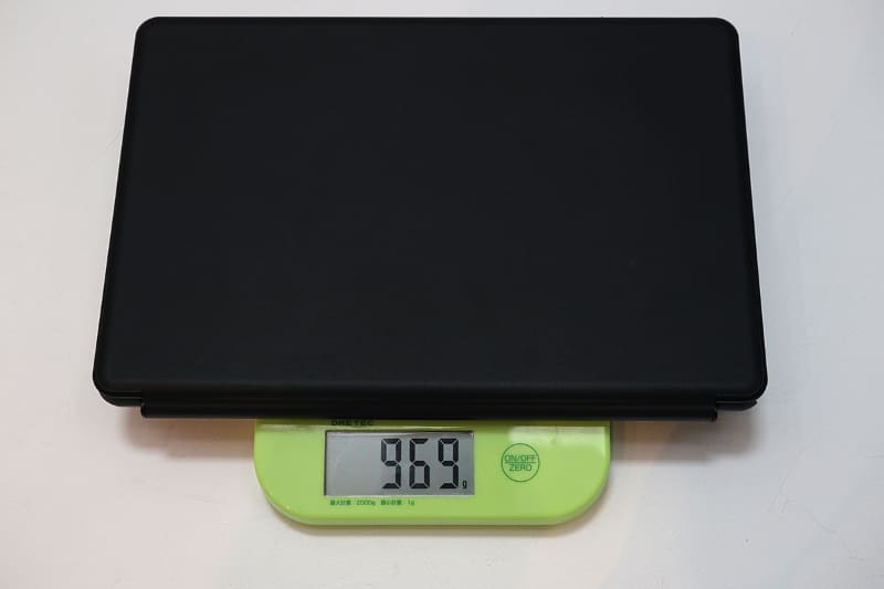 キーボードまで含めると969g。軽い13.3型ノート程度だ