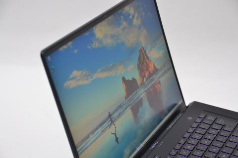 Hothotレビュー】16型の薄型ゲーミングノート「ROG Zephyrus M16」。16 Hothotレビュー】16型の薄型ゲーミングノート「ROG Zephyrus M16」。16