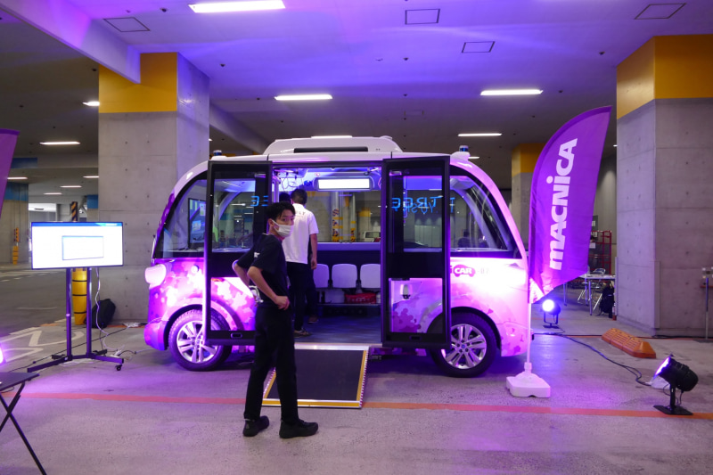 自動運行バスも