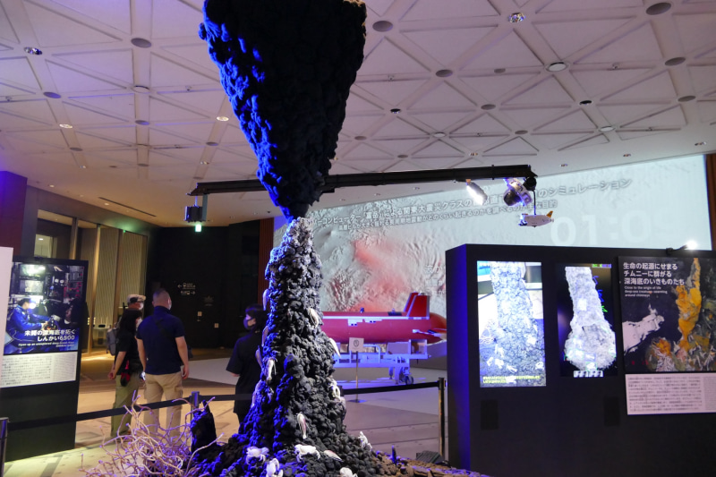 JAMSTECコーナー。チムニー(海底熱水噴出孔)のジオラマ