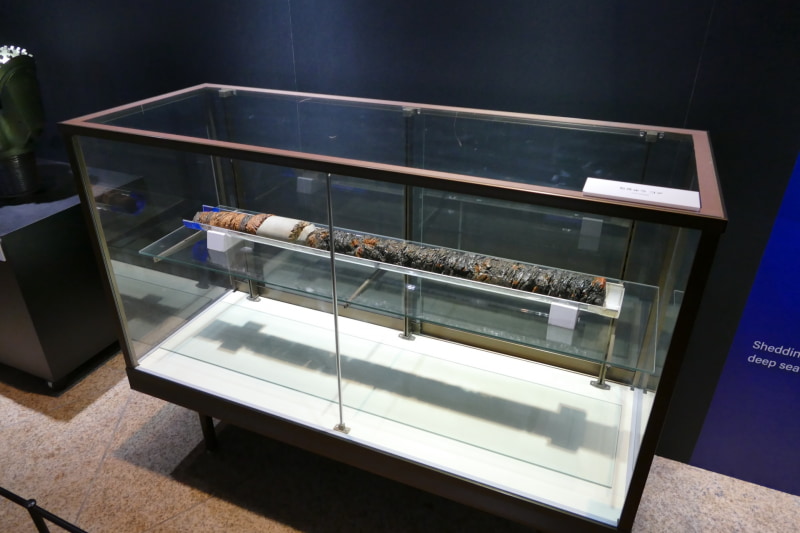 「ちきゅう」による掘削コア