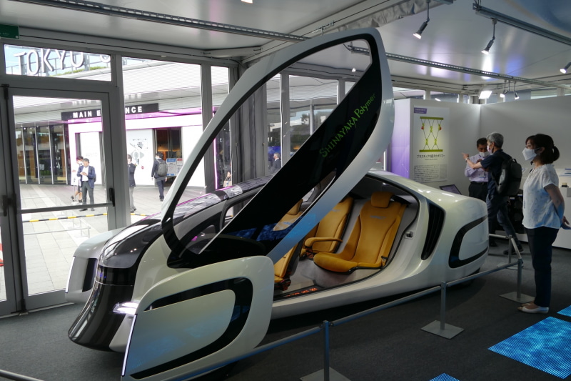 しなやかなタフポリマーを使った高強度軽量車体。従来のプラスチックよりも薄くのばしても頑丈で扱いやすい