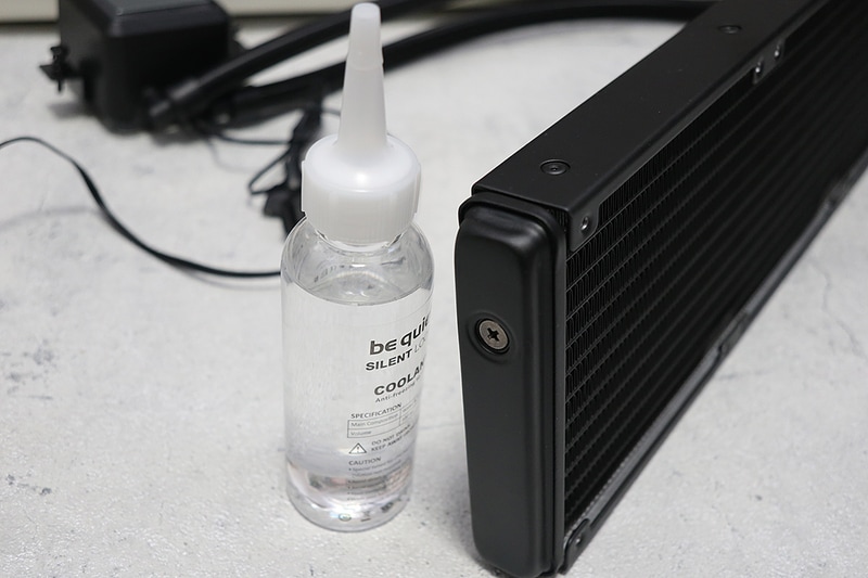 補充用の冷却液と、補充用ポート