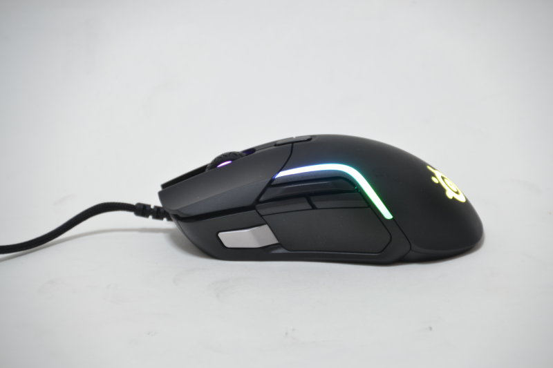 左側面。4つのボタンがあるように見える