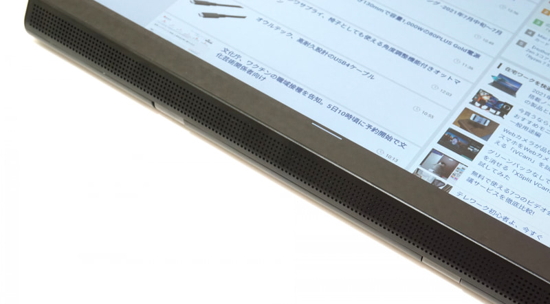 底面のシリンダ部分に、4個の高品質なスピーカーを搭載