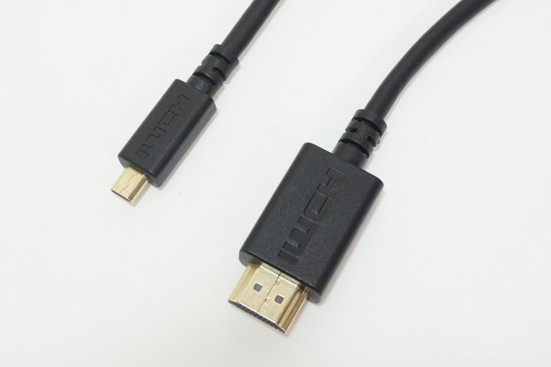 一方は通常のHDMI、もう一方はMicro HDMIのケーブルが付属する