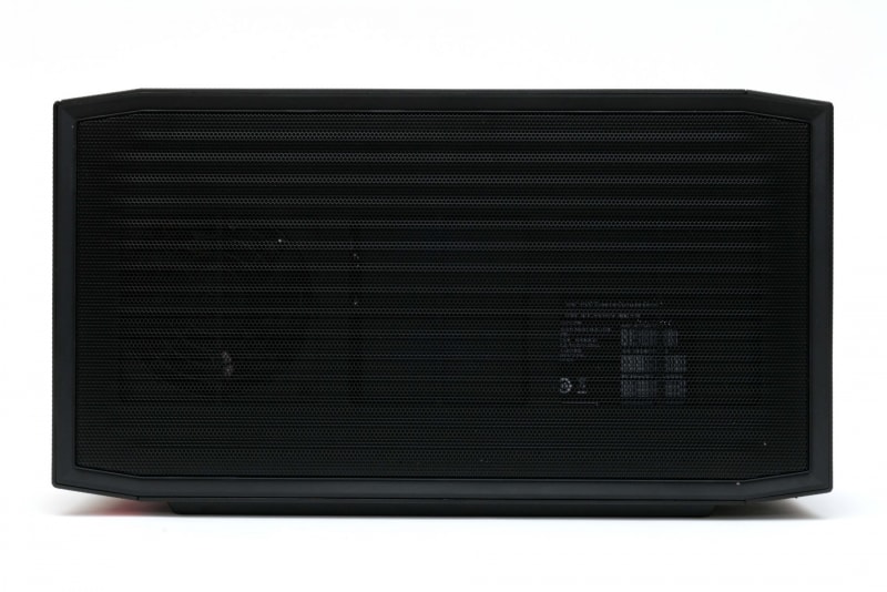 右側面。奥行きは357mm