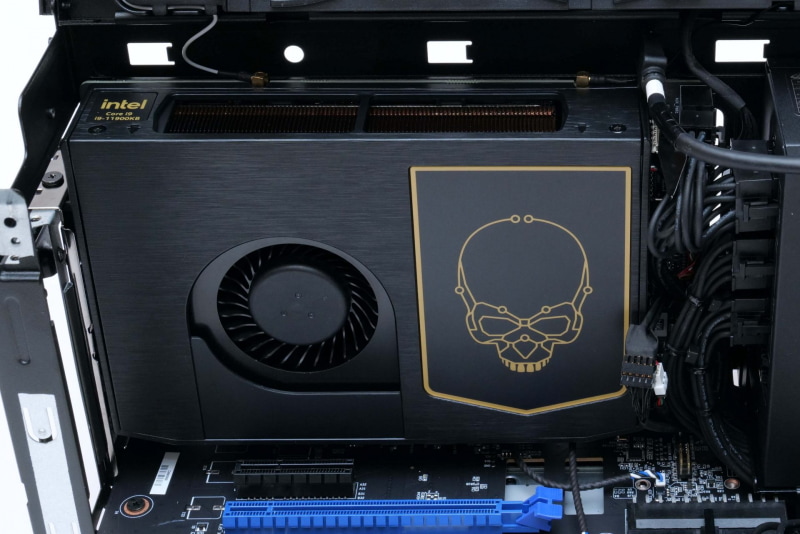 これが「Intel NUC Extreme 11 Compute Element」