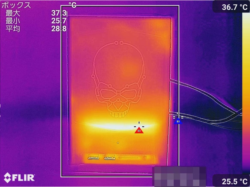 「FINAL FANTASY XV BENCHMARK」実行中の前面の最大温度は37.3℃(室温24.1℃)