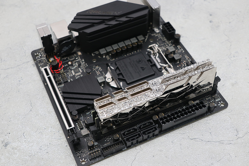 Mini-ITXマザーボードに搭載してみたところ(BIOSTARのZ490GTN)