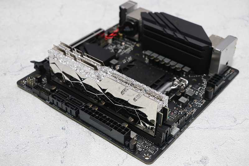 Mini-ITXマザーボードに搭載してみたところ(BIOSTARのZ490GTN)