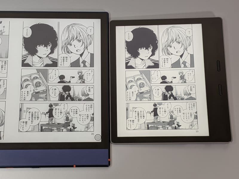 7型のKindle Oasis(右)との比較。ページサイズは見開き状態での本製品のほうがわずかに大きい