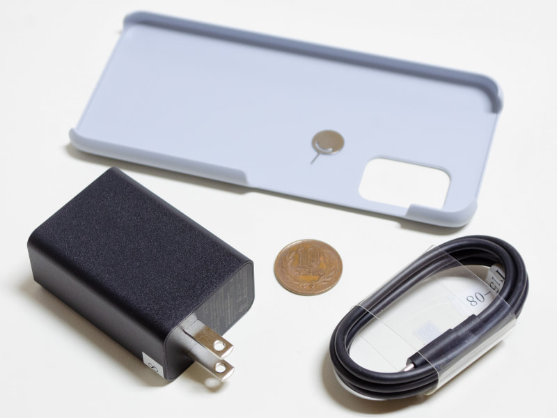 付属品はACアダプタ、Type-Cケーブル、ケース、イジェクトピン