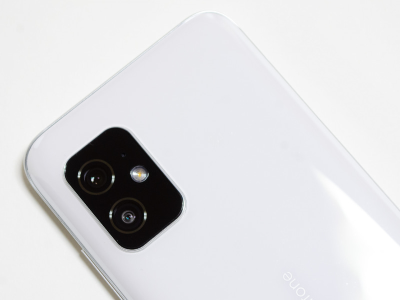 上側が広角、下側が超広角