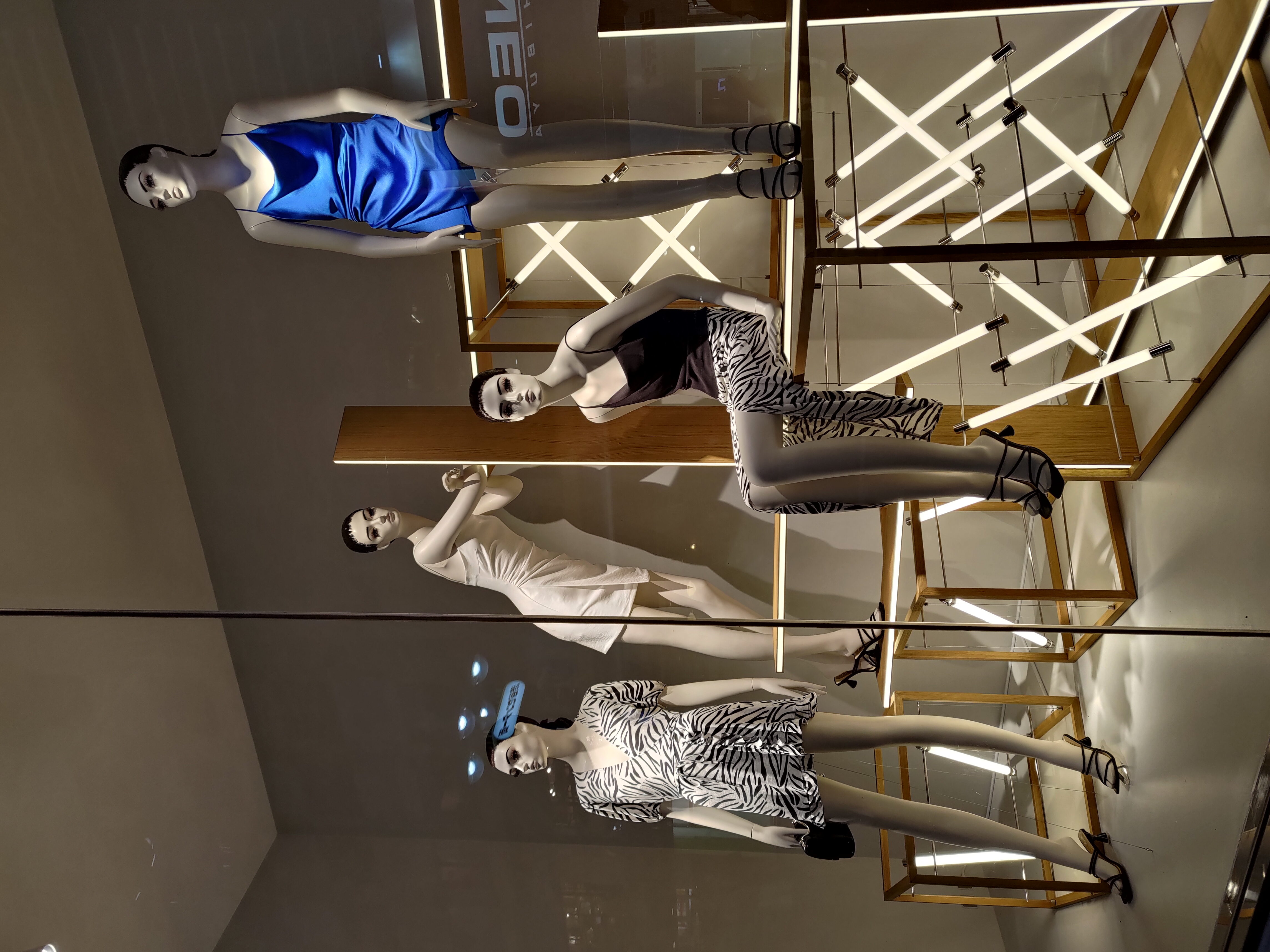 モデル：<a href="https://twitter.com/akane95ai" class="n" target="_blank">茜音愛</a>