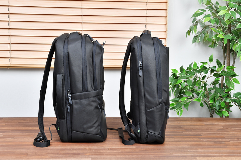 左がDell Premier バックパック 15、右がDell Premier スリム バックパック 15。スリムはかなり薄い