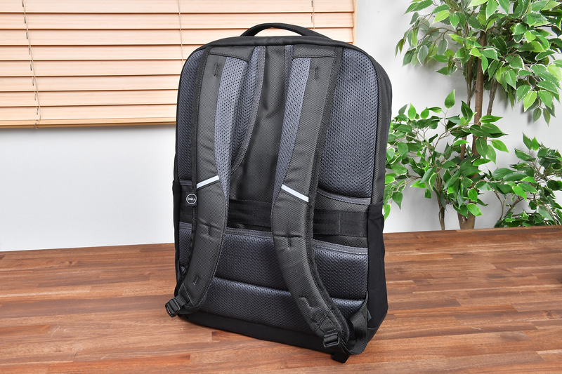 背中が通気性を重視した作りなのはPremierシリーズと同様だ