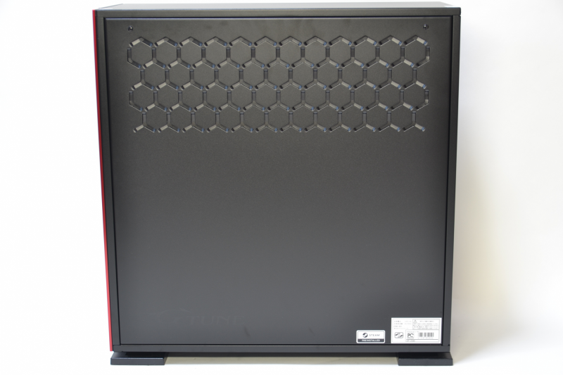 右側面も上部に穴