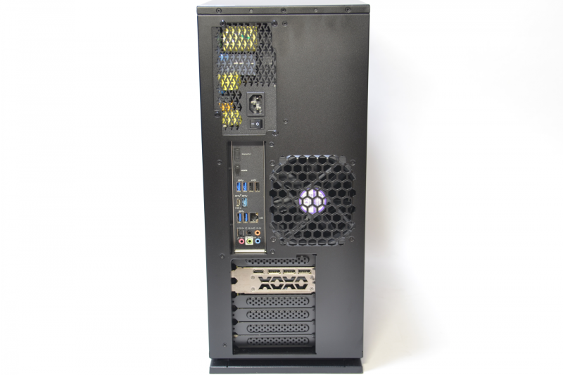 背面もほとんどの部分がブラック