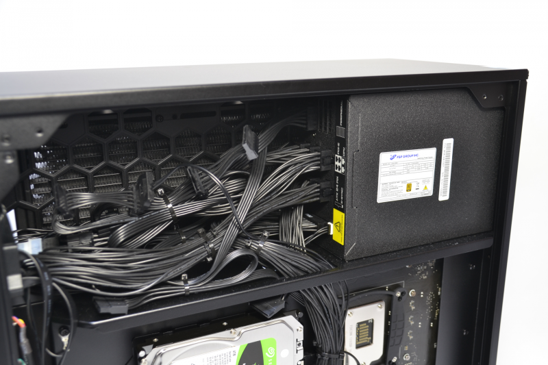 電源はFSP製「1200A-SBG1」