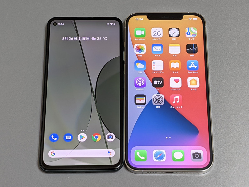 iPhone 12 Pro Max(右)との比較。画面の大型化もあり、隣に並べても遜色ない