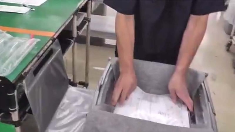 専用の梱包箱に入れて出荷