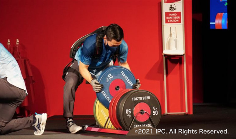 パワーリフティング競技のウェイト交換で活用されている「ATOUN MODEL Y」