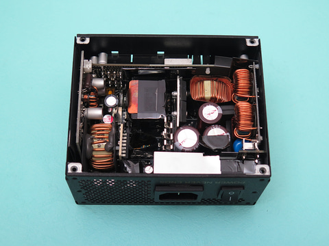 やじうまミニレビュー】ATXでも効果絶大なSFX電源「FSP DAGGER