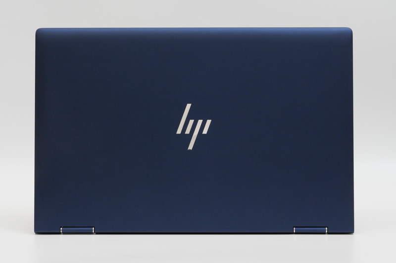 マグネシウム合金の筐体はCNC削り出で細かなところまで緻密な加工が施され、高級感のあるデザインとなっている