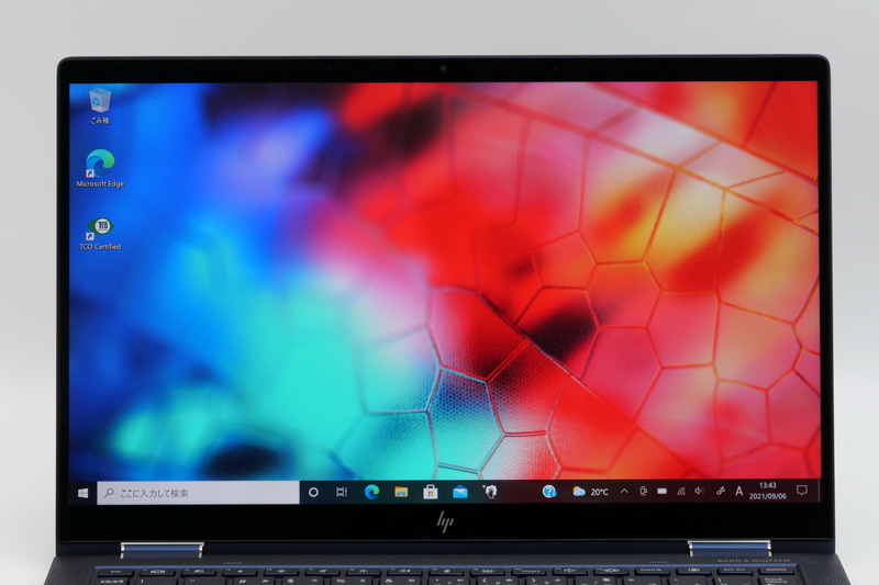 フルHD表示対応の13.3型IPS液晶を搭載。ディスプレイ表面にはタッチパネルを搭載し、オプションのスタイラスペンも利用可能だ