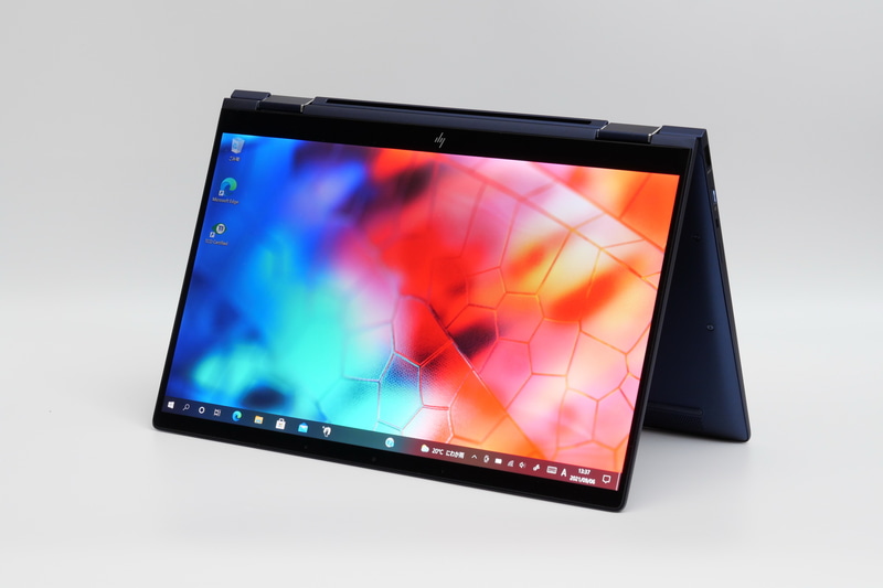 ディスプレイは360度開閉し、クラムシェルスタイル、テントスタイル、スタンドスタイル、タブレットスタイルの4形状で利用できる