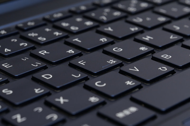 ストロークは1.5～1.7mmと薄型ノートPCとしては十分な深さを確保し、打鍵感も良好だ