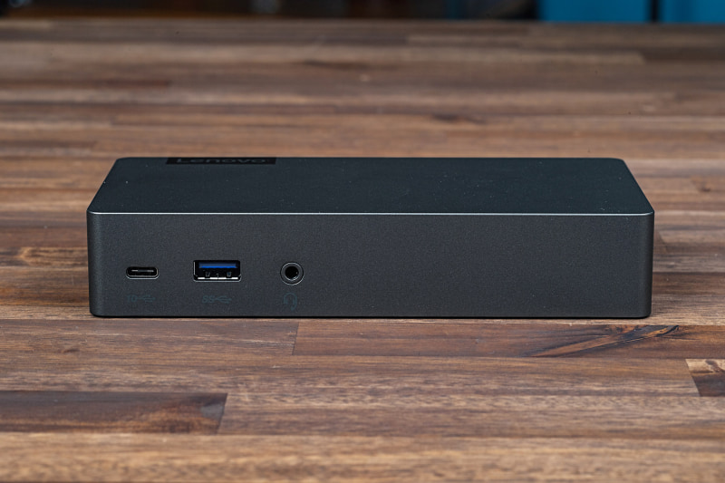 正面にはUSB 3.1(USB 3.2 Gen 2)、USB 3.0(USB 3.2 Gen 1)、音声出力兼ヘッドセット端子