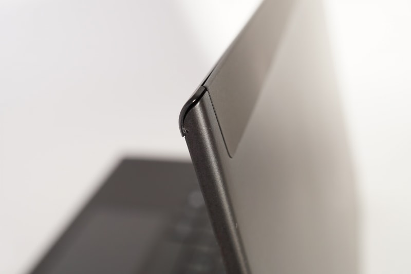 VAIO Zの特徴的なカーボン加工