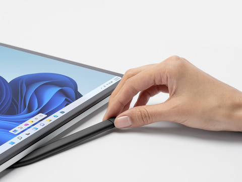 Microsoftから高性能な「Surface Laptop Studio」。RTX 3050 Tiを搭載