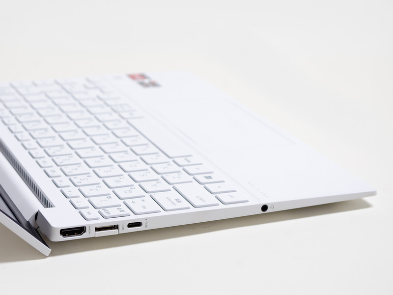 左。HDMI、Type-A、Type-C、3.5mmジャック