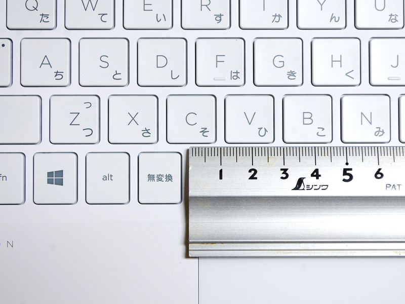 キーピッチは実測で約18mm