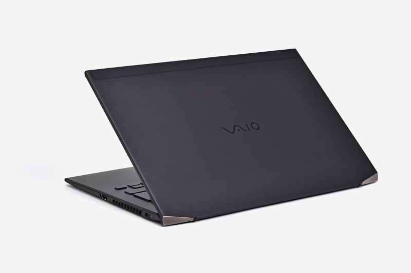 講演中、相手側から見える背後はほとんどがブラック