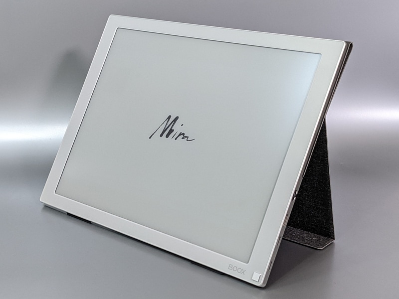 画面サイズは13.3型ということで一般的なモバイルディスプレイと変わらない