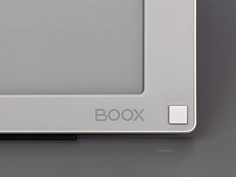 右下には画面リフレッシュを手動で行なうためのボタンを搭載する