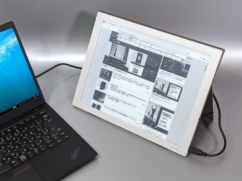 ノートPCのサブディスプレイとして使える。なお複製モードか拡張モードかによってタッチ操作の利用には制限がある(後述)