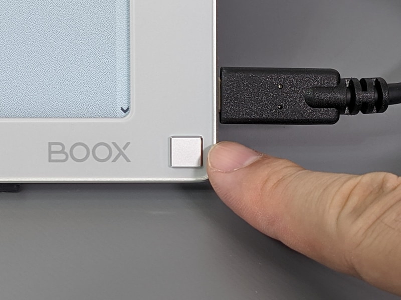 画面右下のリフレッシュボタンを用いることで画面の残像を消去できる。前述のようにキーボードショートカットで代替することも可能だ