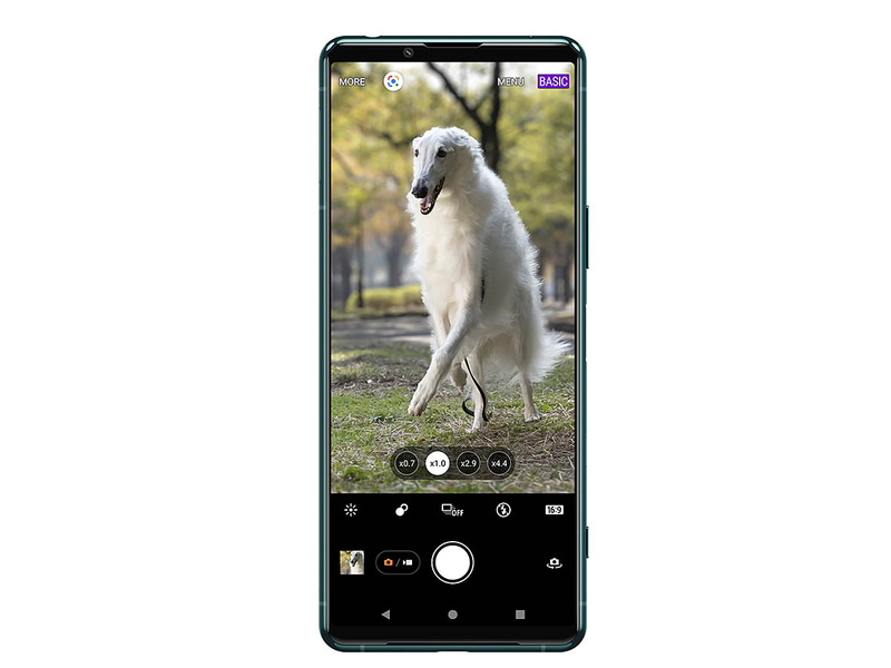 標準のカメラアプリは「BASICモード」を備える「Photography Pro」を採用